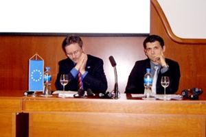 Split, 3. svibnja 2010. - Paolo Palminteri, tajnik Veleposlanstva Italije u Zagrebu, i Lukša Čičovački, načelnik u Upravi za sigurnost plovidne, zaštitu mora i unutarnjih voda